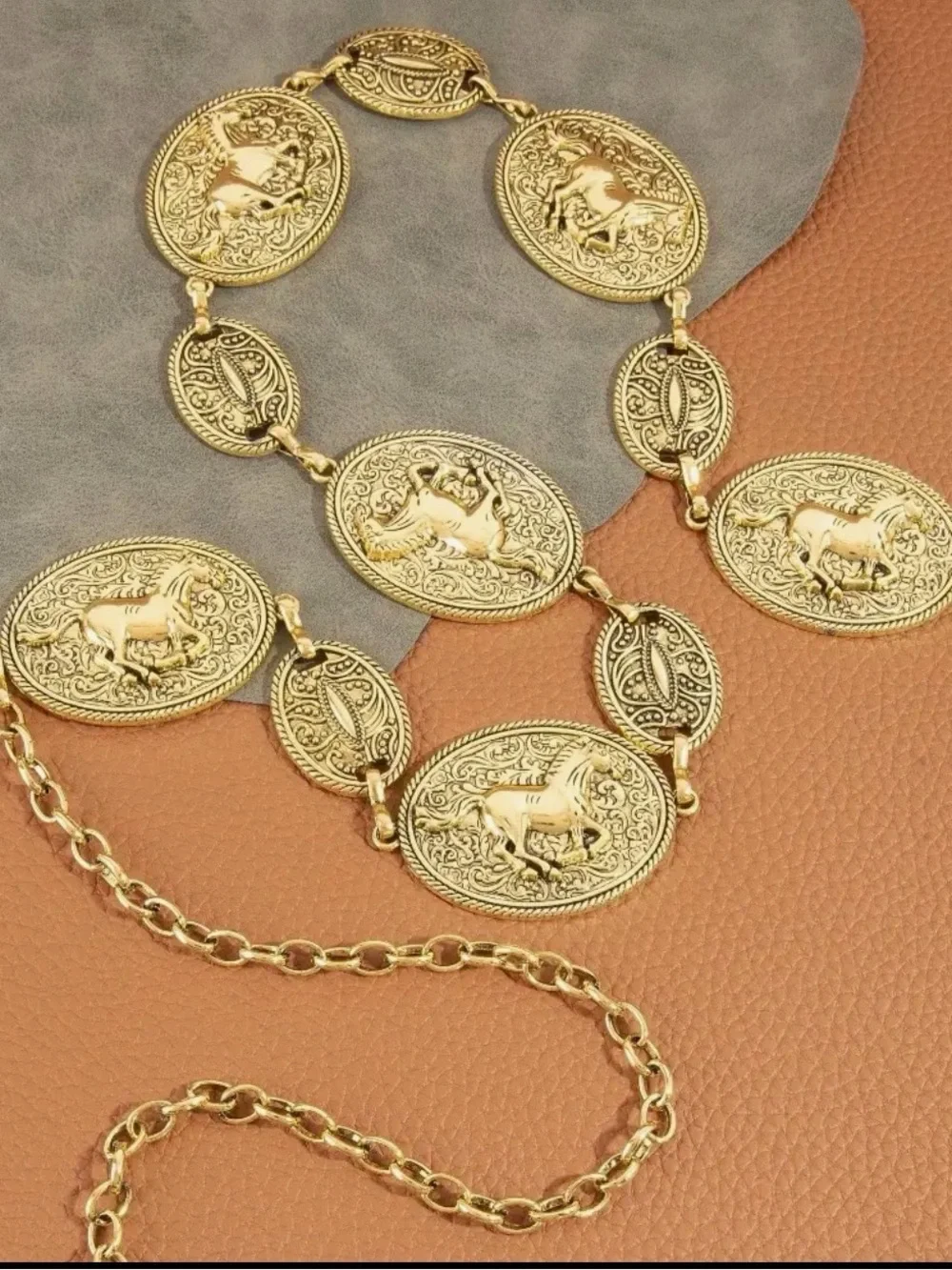 GOLD HORSE & RIDER OVAL MEDALLION CHAIN BELT